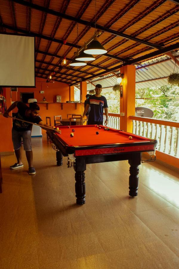 Bonds Hostel Candolim Kültér fotó