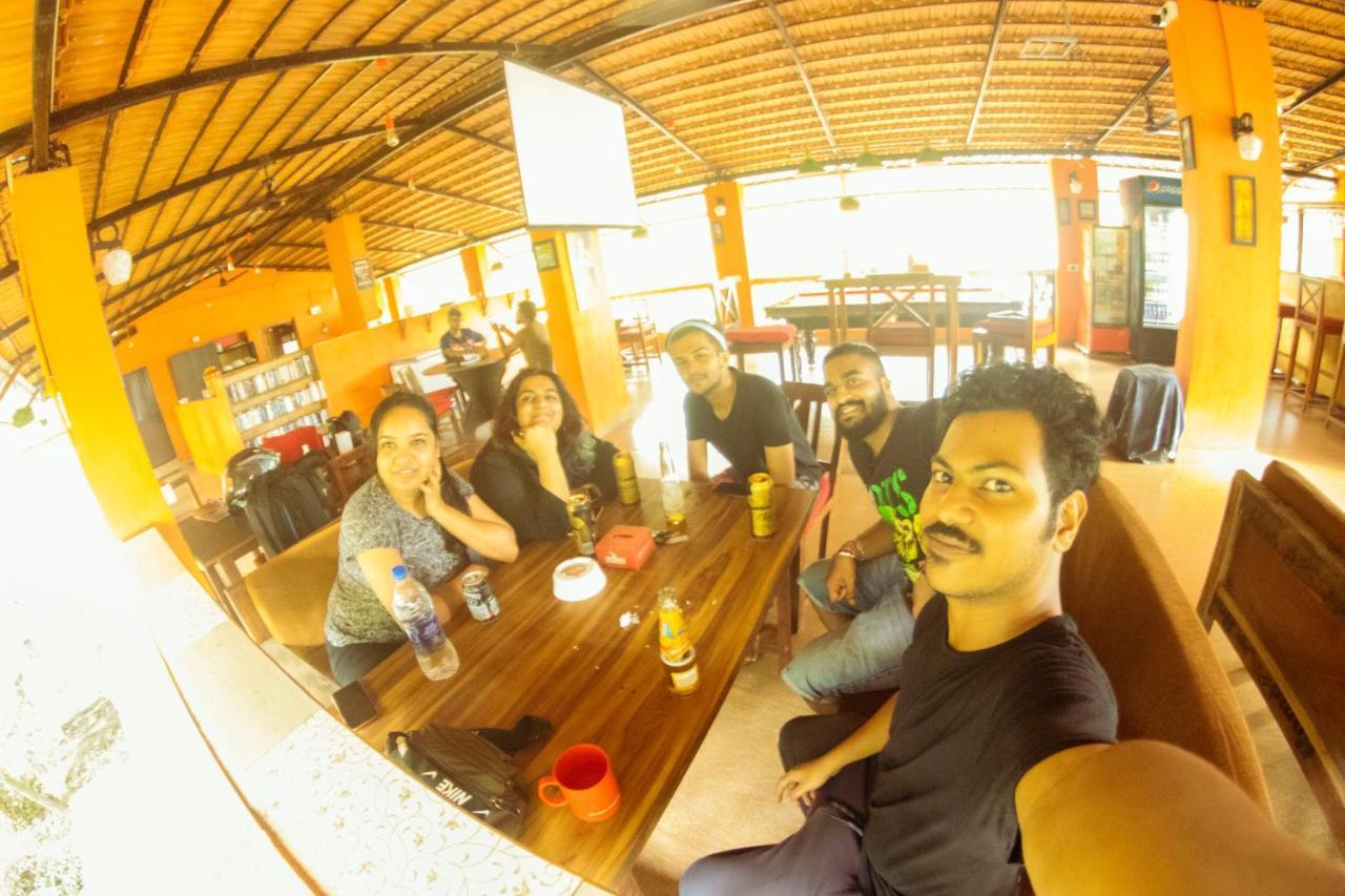 Bonds Hostel Candolim Kültér fotó
